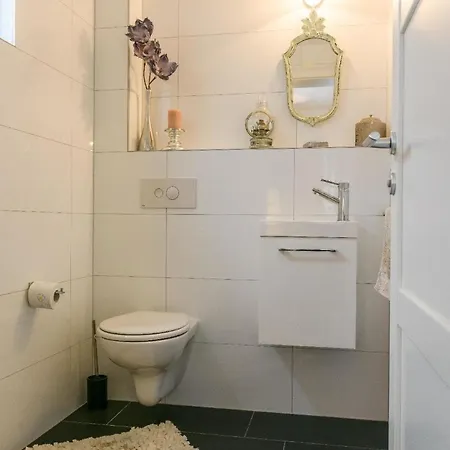 Freistehendes Auf 2 Etagen Mit 2 Terrassen Und Grossem Privatem Garten Mit Grill Semesterbostad *
