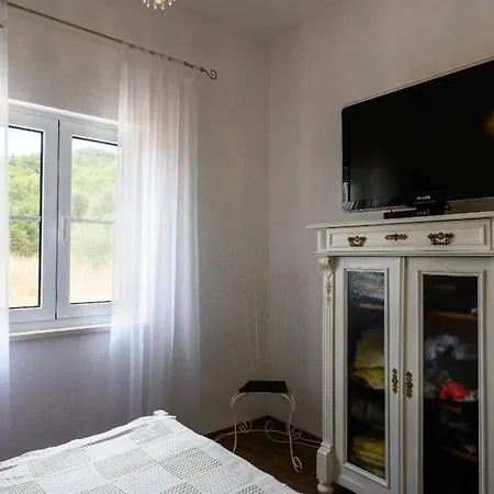 Freistehendes Auf 2 Etagen Mit 2 Terrassen Und Grossem Privatem Garten Mit Grill