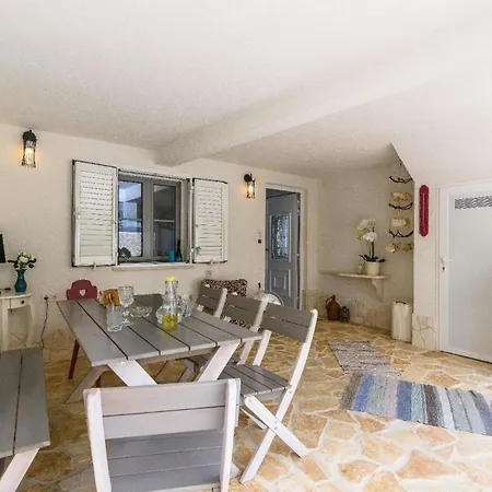Freistehendes Auf 2 Etagen Mit 2 Terrassen Und Grossem Privatem Garten Mit Grill Holiday home Trogir